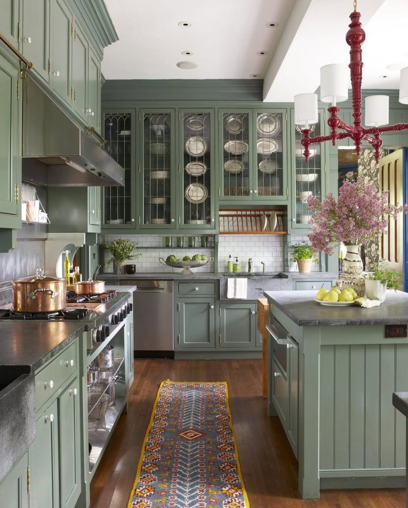 Kitchen Cabinet Colors That Pair Well with Wood Floors
