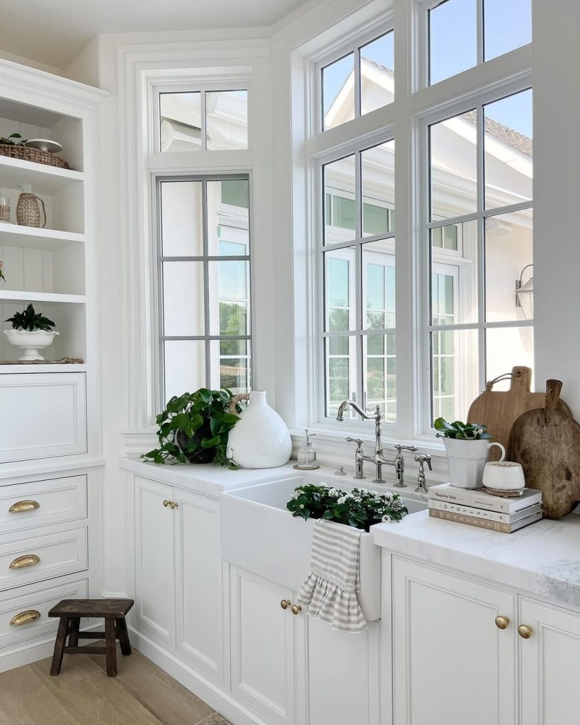  Bright Pantry Lighting Ideas