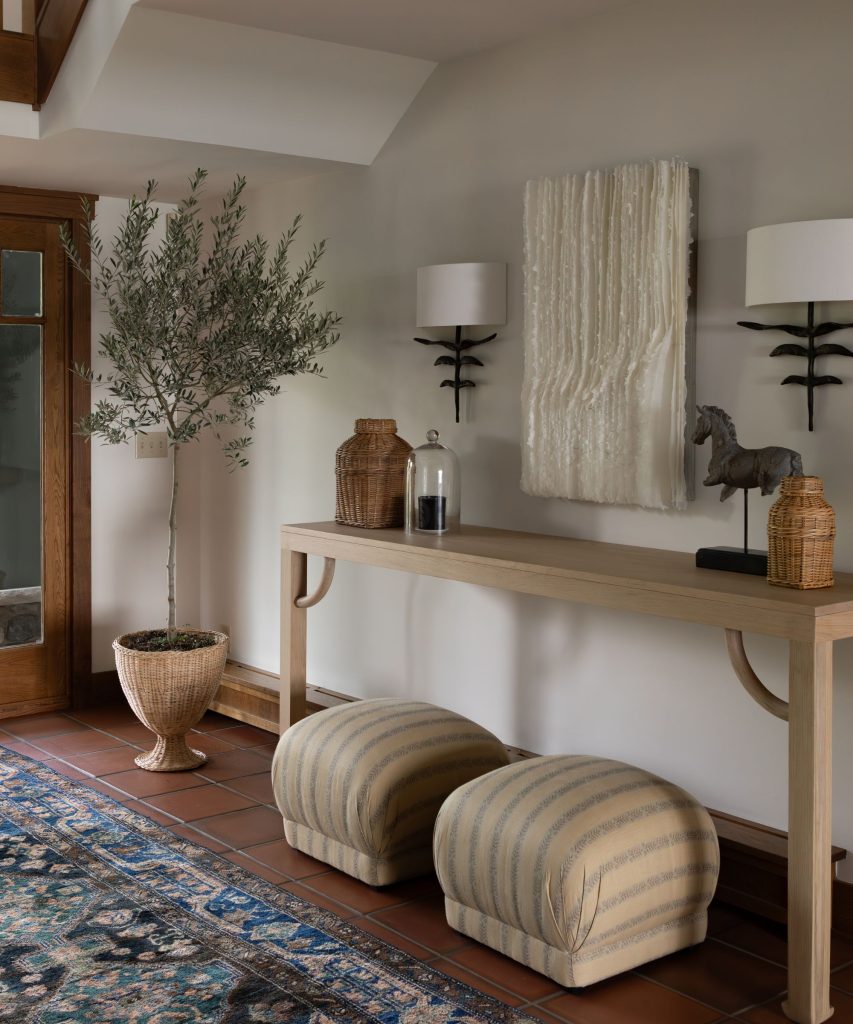 Modern Small Entryway Decor Trends for 2026