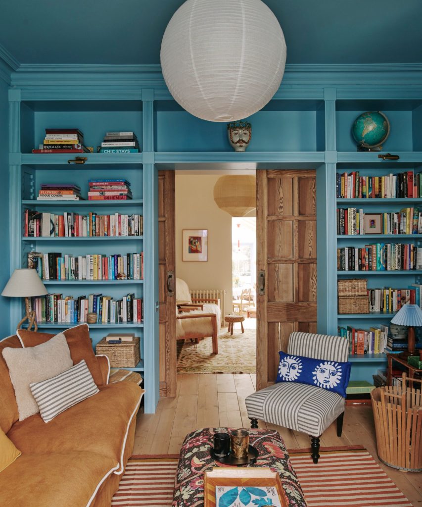 Simple guide to picking the right living room wall decor for 2026