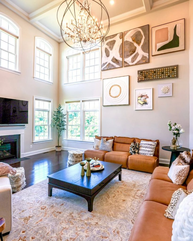 Smart wall decor ideas for compact living rooms