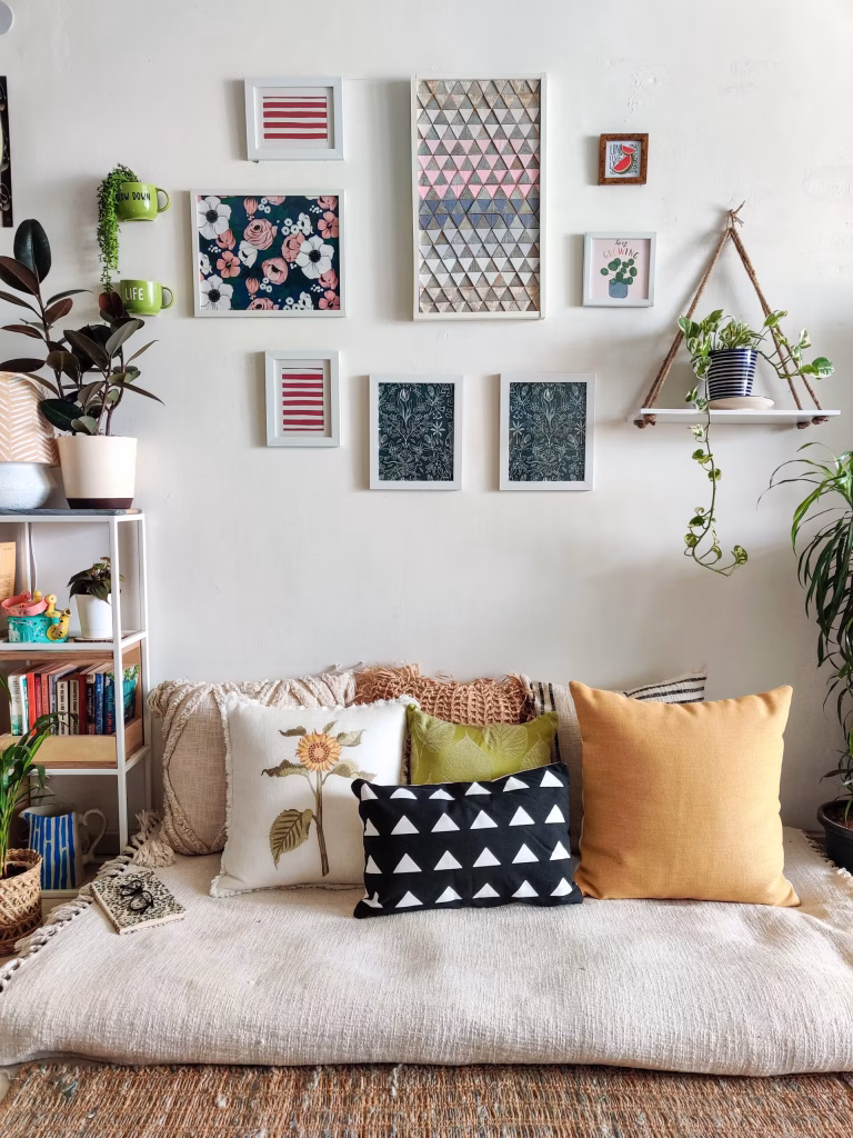 Rustic wall decor ideas for a cozy and welcoming feel