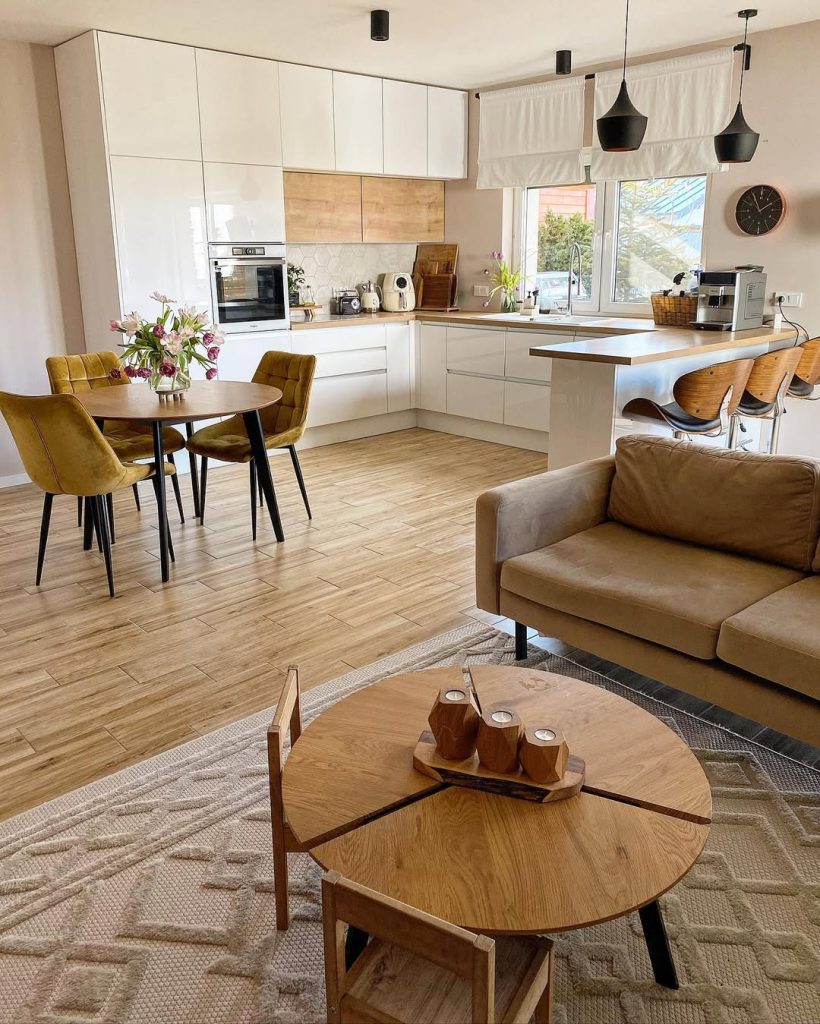 L-Shaped Family Rooms with Built-In Kitchen Layouts