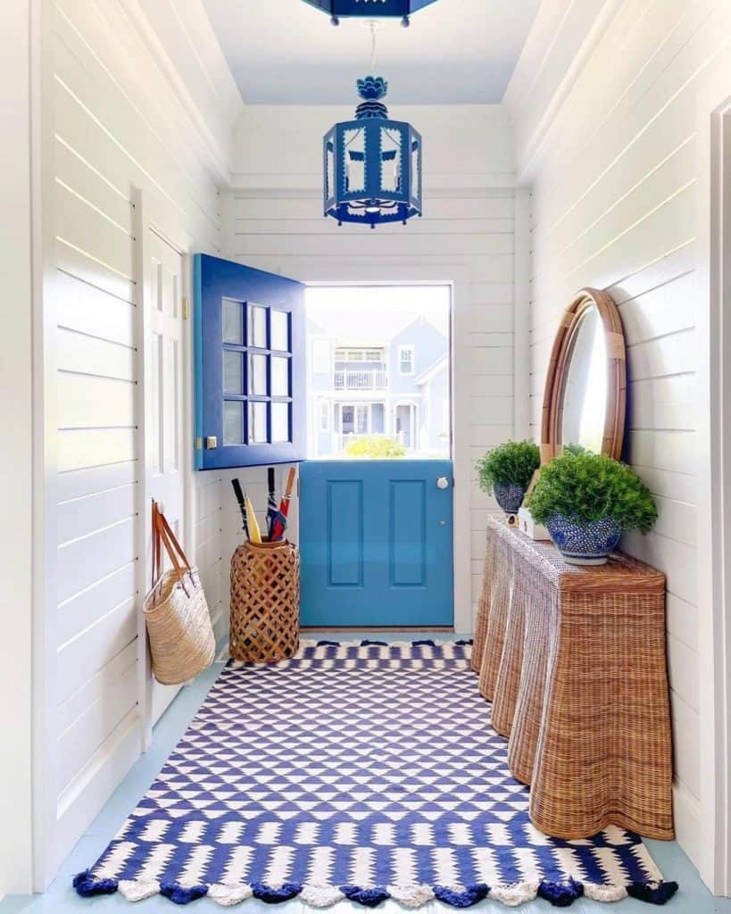 Narrow Hallway Ideas That Work Like Small Entryways