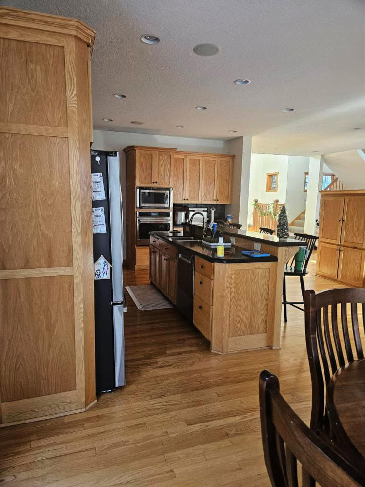 Countertop Choices That Suit Oak Cabinets