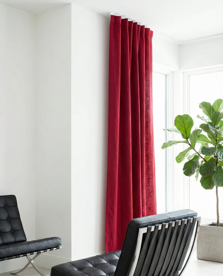 Red curtain ideas for a bold and dramatic living room